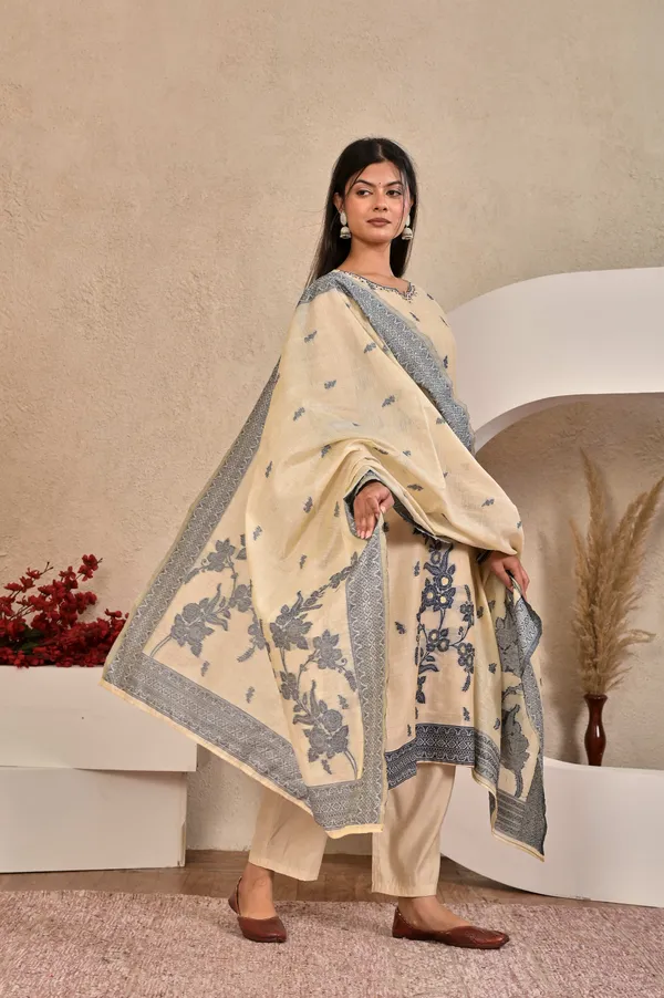 Women_Ethnic_Motif_Woven_Design_Chanderi_Jacquard_Kurta_with_Trousers_&_Dupatta