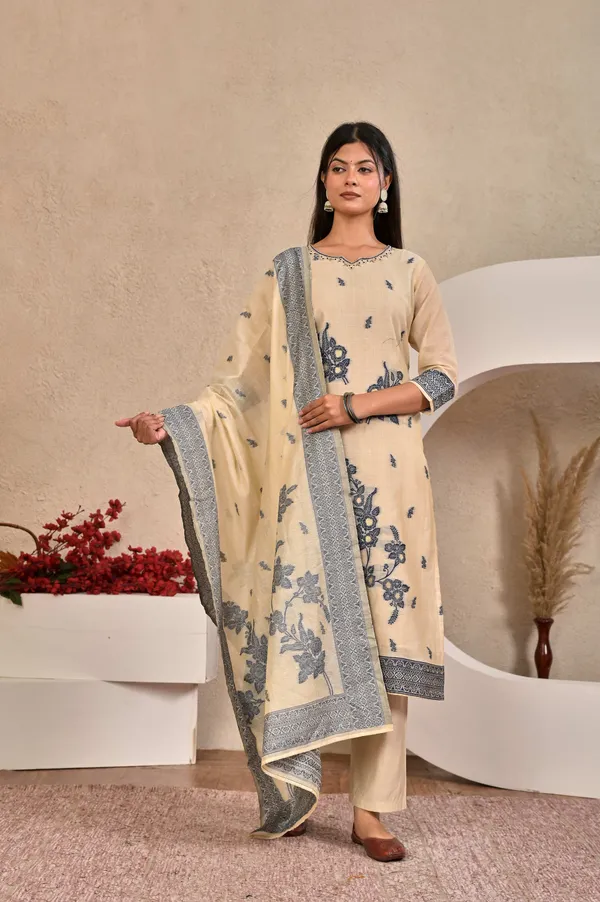 Women_Ethnic_Motif_Woven_Design_Chanderi_Jacquard_Kurta_with_Trousers_&_Dupatta