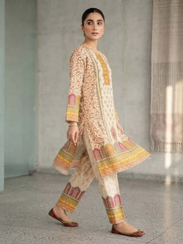 Women_Ethnic_Motifs_Printed_Regular_Tunic_with_Trouser_Co-Ord_Set