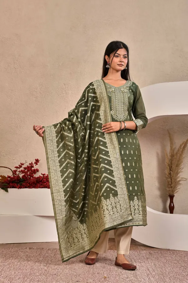 Women_Ethnic_Motifs_Printed_Straight_Kurta_Set_with_Trousers_&_Dupatta