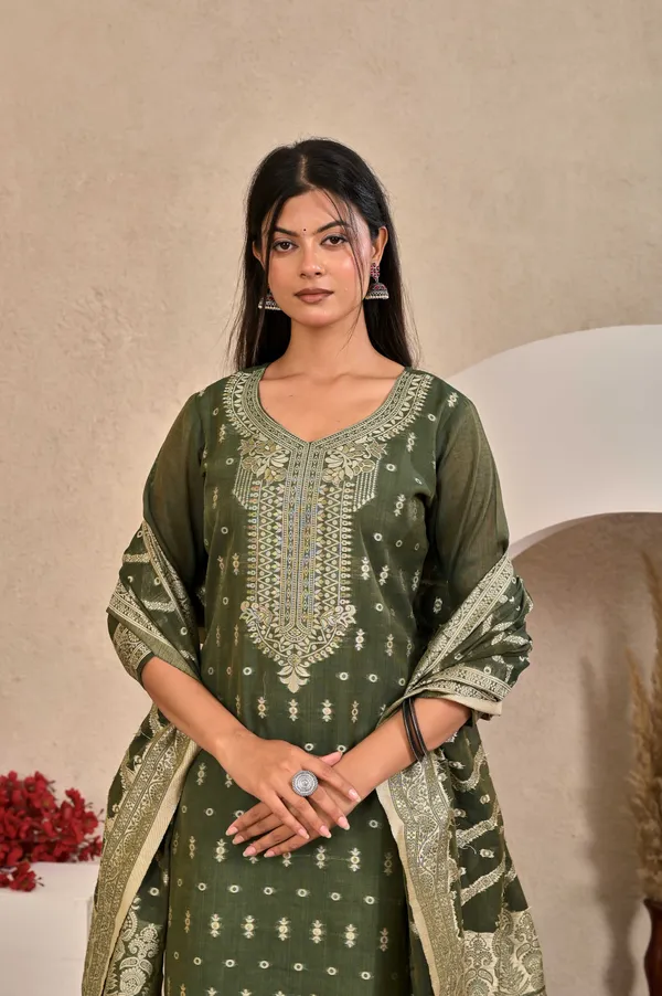 Women_Ethnic_Motifs_Printed_Straight_Kurta_Set_with_Trousers_&_Dupatta