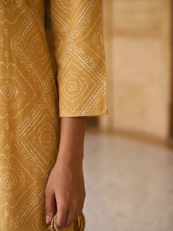 Women_Ethnic_Motifs_Printed_Straight_Kurta_Set_with_Trousers_&_Dupatta