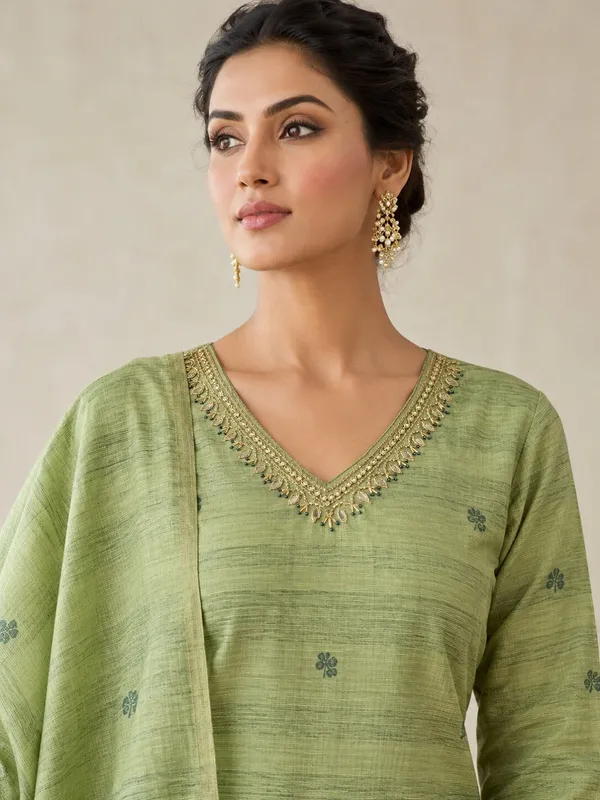 Women_Ethnic_Motifs_Yoke_Design_Straight_Kurta_with_Trousers_&_Dupatta
