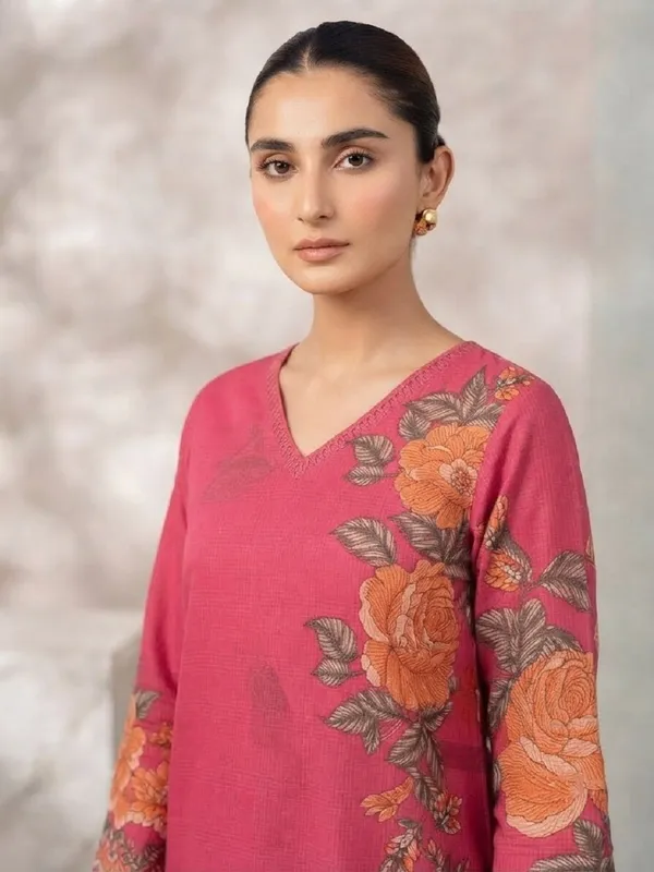 Women_Floral_Printed_Regular_Kurta_Set_with_Trousers_&_Dupatta