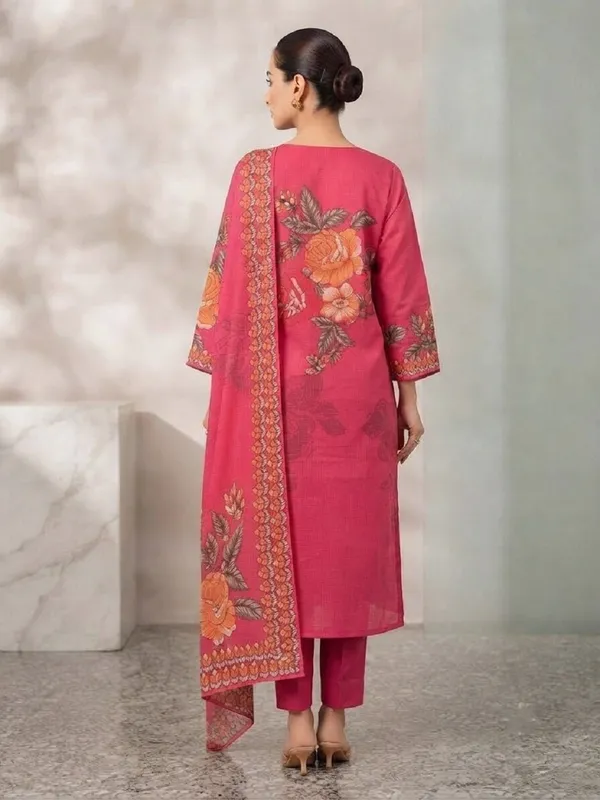 Women_Floral_Printed_Regular_Kurta_Set_with_Trousers_&_Dupatta