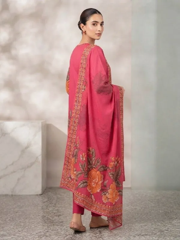 Women_Floral_Printed_Regular_Kurta_Set_with_Trousers_&_Dupatta