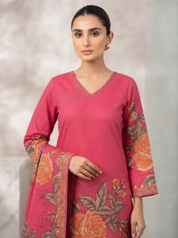 Women_Floral_Printed_Regular_Kurta_Set_with_Trousers_&_Dupatta