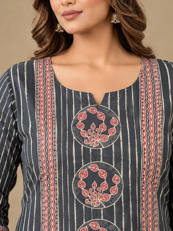 Women_Floral_Printed_Regular_Kurta_with_Palazzos_&_Dupatta