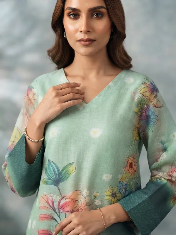 Women_Floral_Printed_Straight_Kurta_with_Trousers_&_Dupatta