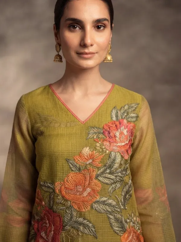 Women_Floral_Printed_V-Neck_Straight_Kurta_with_Thread_Work,_Trousers_&_Dupatta