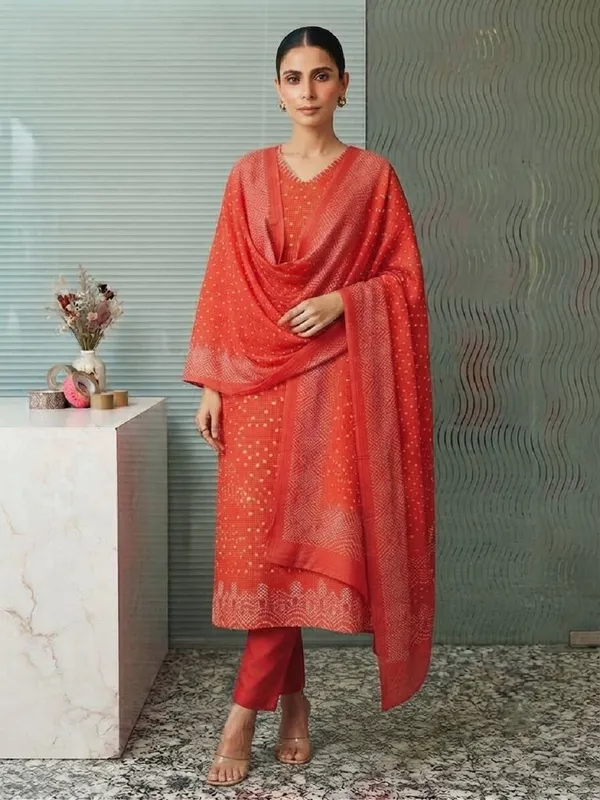 Women_Floral_Thread_Work_Regular_Kurta_Set_with_Trousers_&_Dupatta