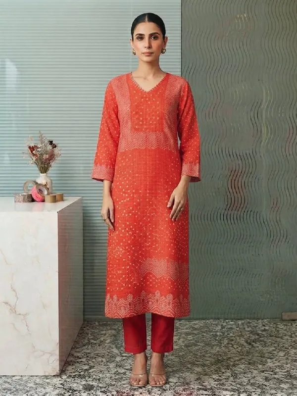 Women_Floral_Thread_Work_Regular_Kurta_Set_with_Trousers_&_Dupatta