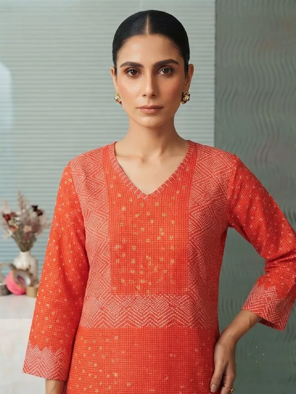 Women_Floral_Thread_Work_Regular_Kurta_Set_with_Trousers_&_Dupatta