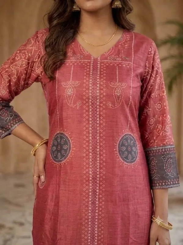 Women_Geometric_Printed_Roman_Silk_Kurta_Trouser_&_Dupatta_Set