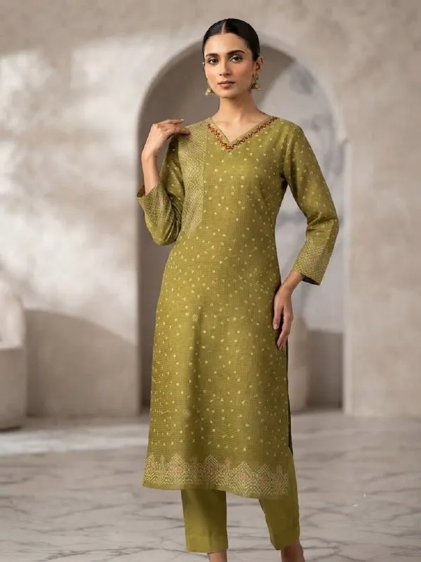 Women_Green_Ethnic_Motifs_Printed_Kurta_Set_with_Matching_Trousers_&_Dupatta
