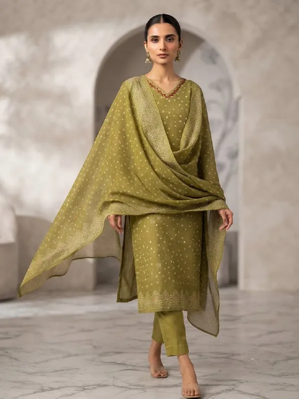 Women_Green_Ethnic_Motifs_Printed_Kurta_Set_with_Matching_Trousers_&_Dupatta