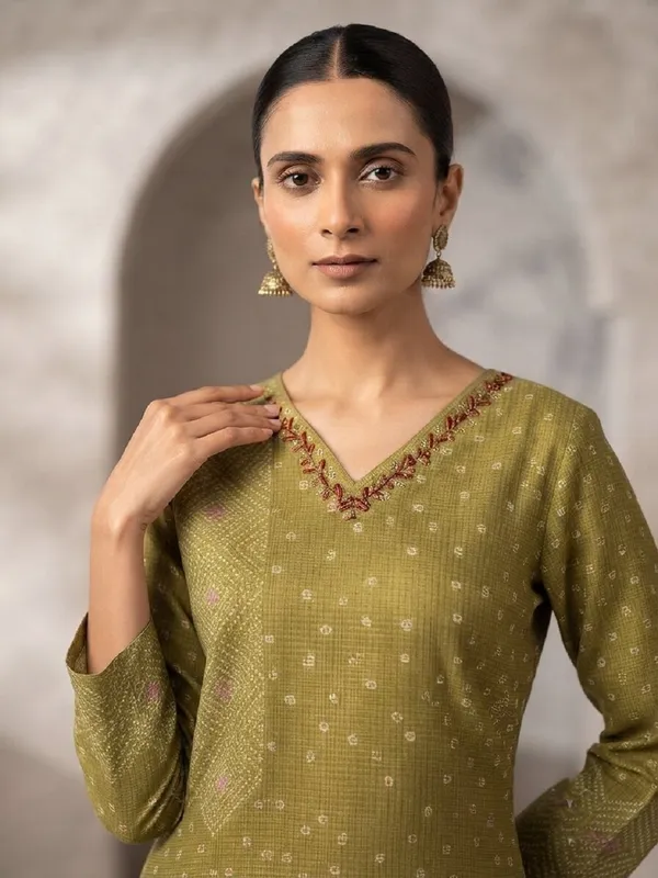 Women_Green_Ethnic_Motifs_Printed_Kurta_Set_with_Matching_Trousers_&_Dupatta