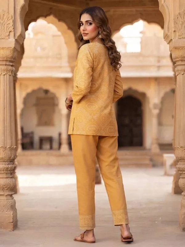 Women_Mustard_Yellow_Bandhani_Printed_Linen_Slub_Top_with_Trousers_Co-Ord_Set