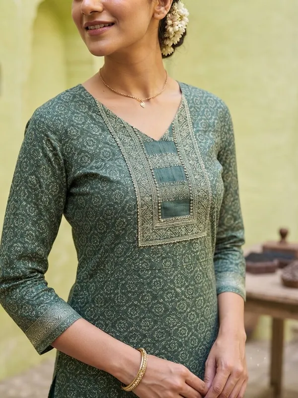 Women_Printed_Ethnic_Motifs_Sequined_Kurta_Set_with_Trousers_&_Dupatta