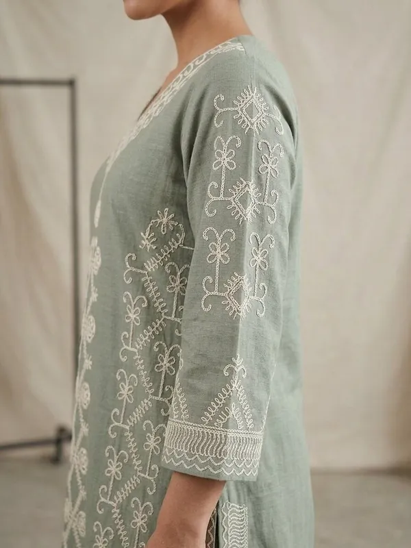 Women_Printed_Pure_Handloom_Flex_Kurta_with_Trousers_&_Dupatta_Set