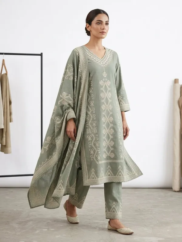 Women_Printed_Pure_Handloom_Flex_Kurta_with_Trousers_&_Dupatta_Set