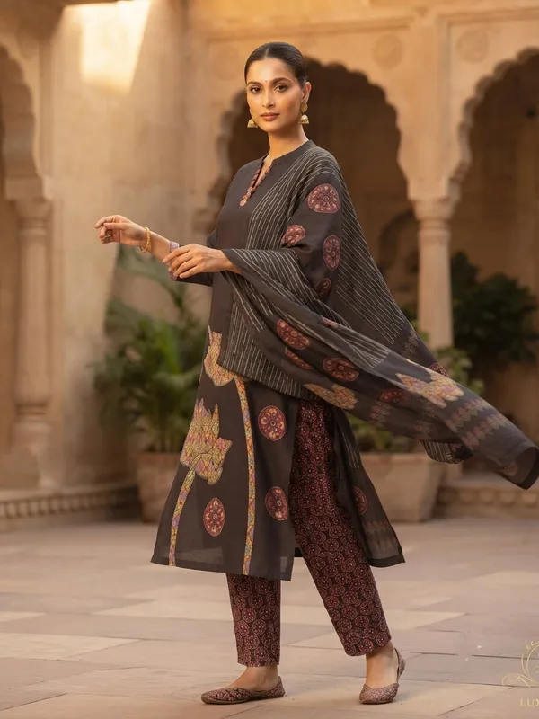 Women_Printed_Straight_Cotton_Slub_Kurta_with_Trousers_&_Dupatta