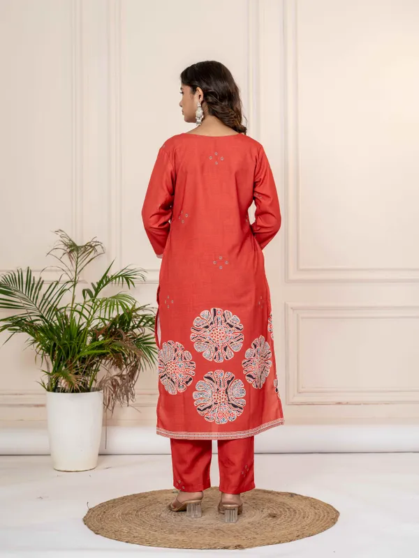 Women_Ethnic_Motifs_Printed_Regular_Fit_Handloom_Flex_Kurta_Set_with_Trousers_&_Dupatta