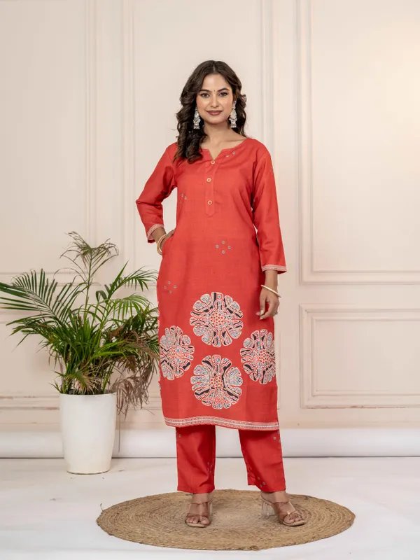 Women_Ethnic_Motifs_Printed_Regular_Fit_Handloom_Flex_Kurta_Set_with_Trousers_&_Dupatta