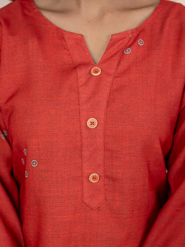 Women_Ethnic_Motifs_Printed_Regular_Fit_Handloom_Flex_Kurta_Set_with_Trousers_&_Dupatta