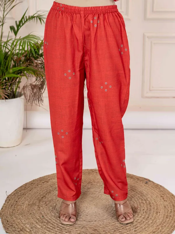 Women_Ethnic_Motifs_Printed_Regular_Fit_Handloom_Flex_Kurta_Set_with_Trousers_&_Dupatta