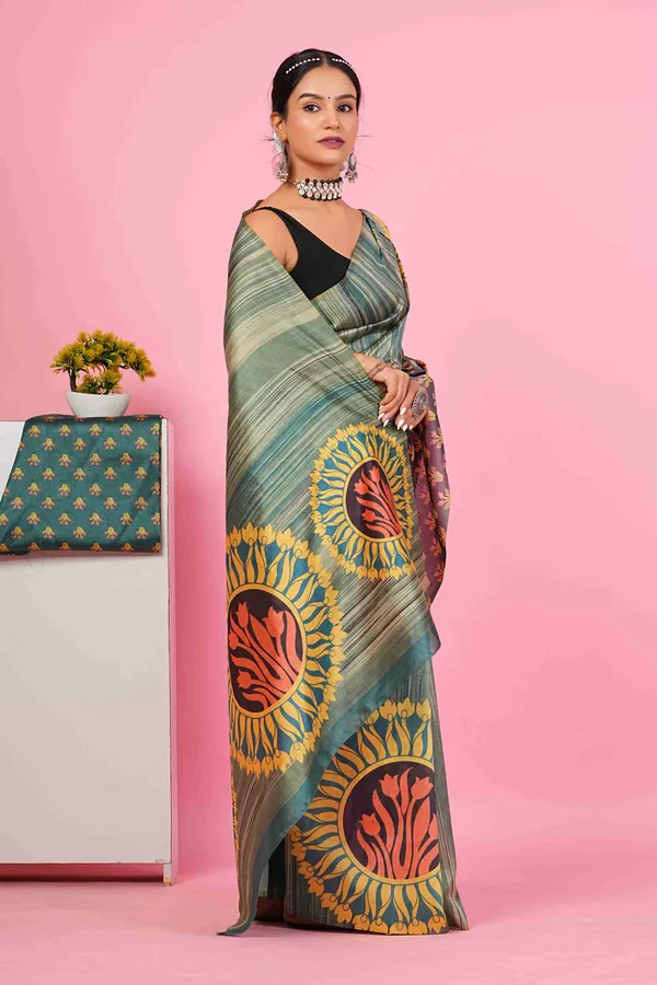 Women_Ethnic_Motifs_Stripes_Art_Silk_Handloom_Saree_with_Blouse