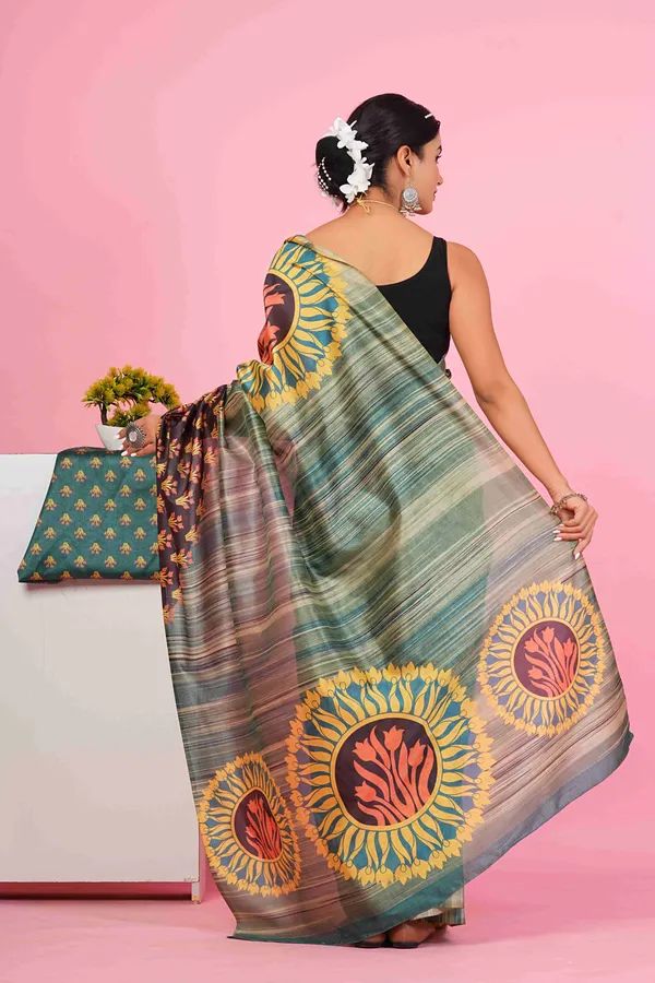Women_Ethnic_Motifs_Stripes_Art_Silk_Handloom_Saree_with_Blouse