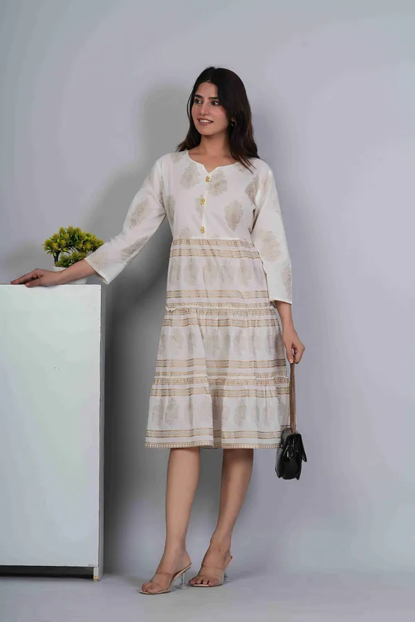 Women_White_Foil_Printed_Cotton_Calf-Length_Kurta