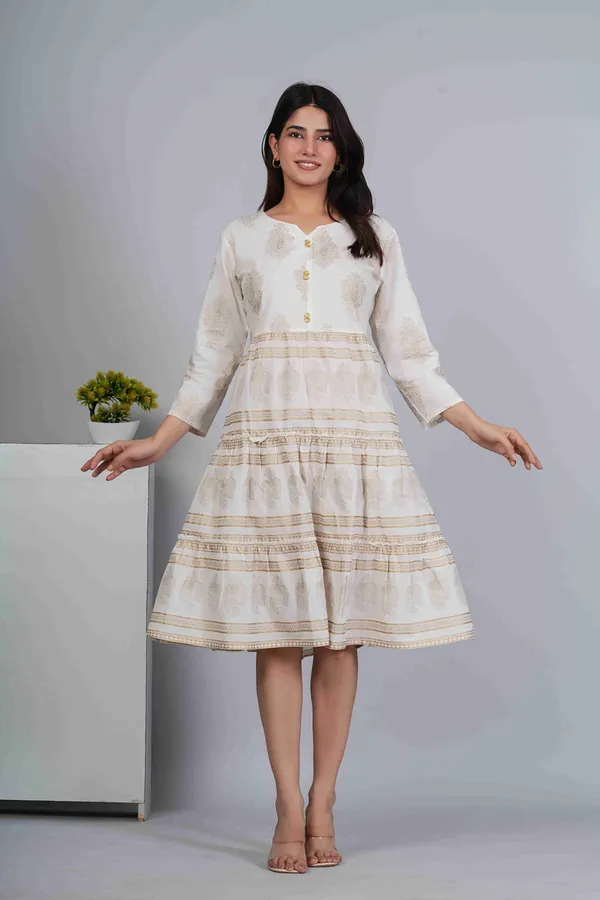 Women_White_Foil_Printed_Cotton_Calf-Length_Kurta