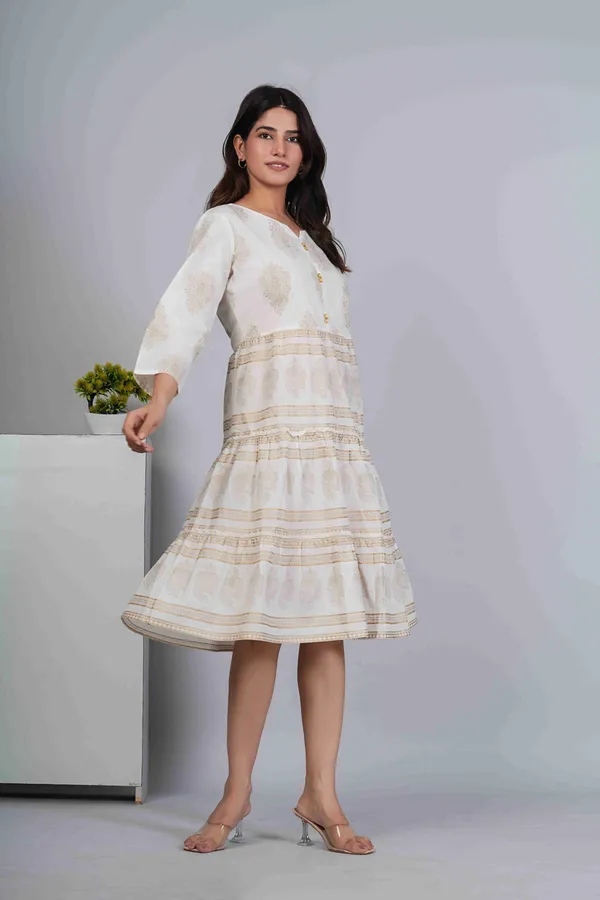 Women_White_Foil_Printed_Cotton_Calf-Length_Kurta