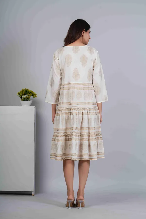 Women_White_Foil_Printed_Cotton_Calf-Length_Kurta