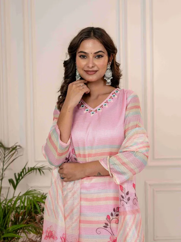 Women_Floral_Print_Beads_and_Stones_Embellished_Kurta_Set_with_Trousers_&_Dupatta