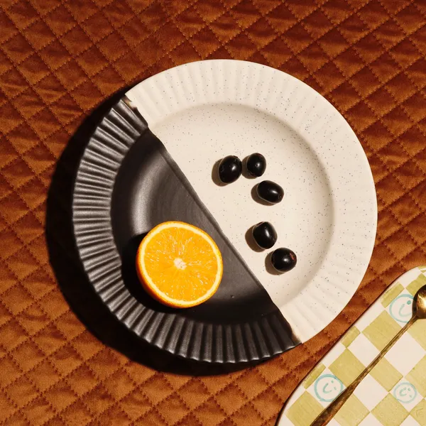 Set_Of_2_Black_&_White_Lead-Free_Ceramic_Pasta_Plates_For_Home_Improvement