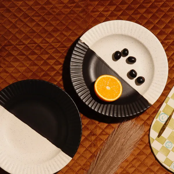 Set_Of_2_Black_&_White_Lead-Free_Ceramic_Pasta_Plates_For_Home_Improvement
