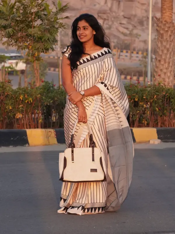 Black_&_Off-White_Bindi_Print_Saree_with_Blouse_Piece