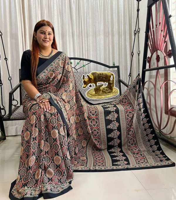 BLACK_COLOR_AJRAKH_SAREE