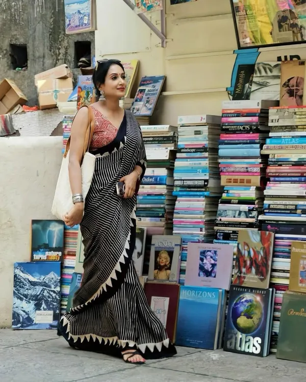 BLACK_COLOR_LINING_WITH_AJRAKH_PALLU_SAREE