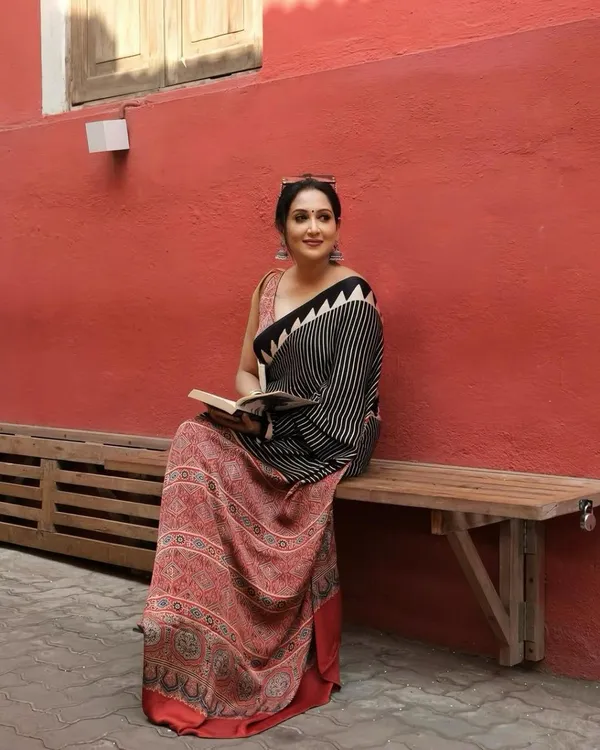 BLACK_COLOR_LINING_WITH_AJRAKH_PALLU_SAREE