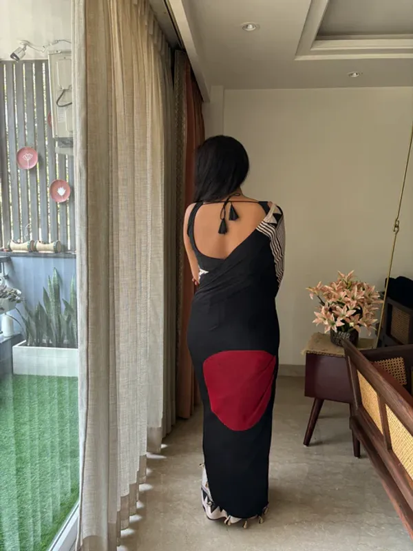 CREAM_COLOR_BLACK_PALLU_WITH_RED_BINDI_SEMI_MODAL_SILK_SAREE