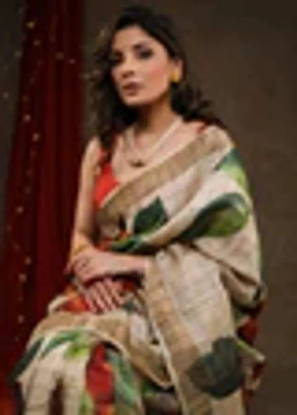 Cream_Saree_with_Delicate_Flower_Prints_–_Timeless_Grace