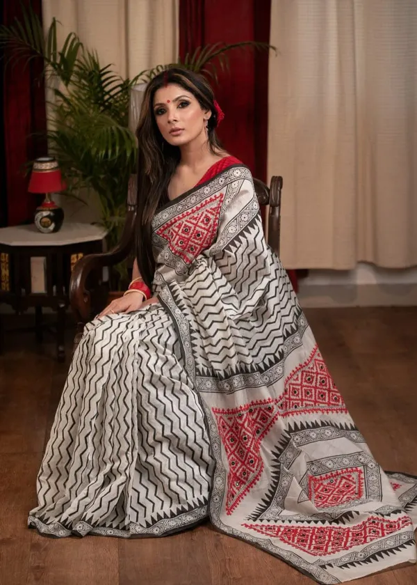 Fabulous_White_&_Red_Linen_Saree_–_Classic_Elegance