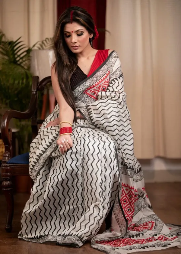 Fabulous_White_&_Red_Linen_Saree_–_Classic_Elegance