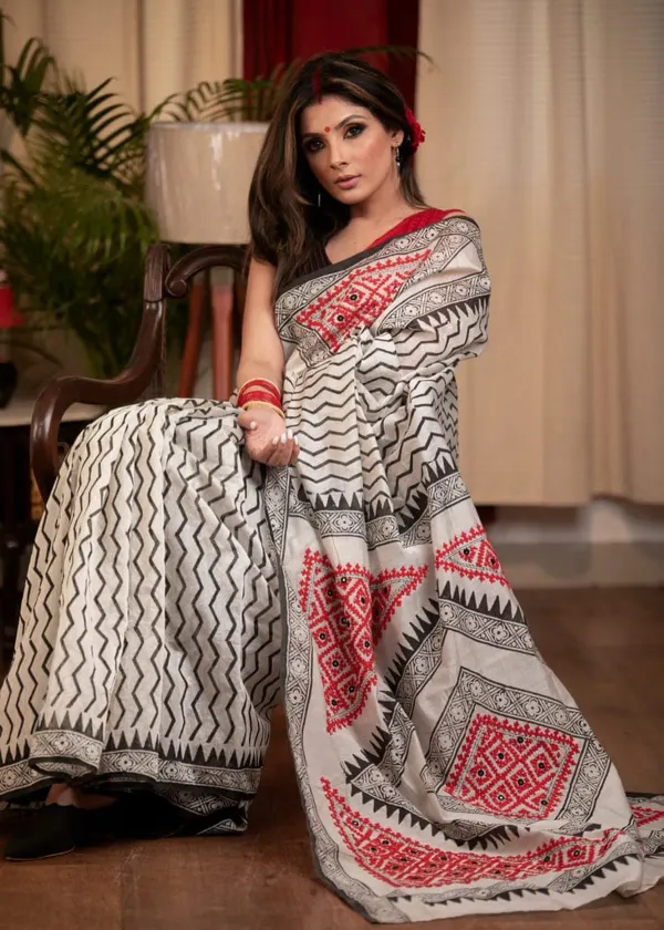 Fabulous_White_&_Red_Linen_Saree_–_Classic_Elegance