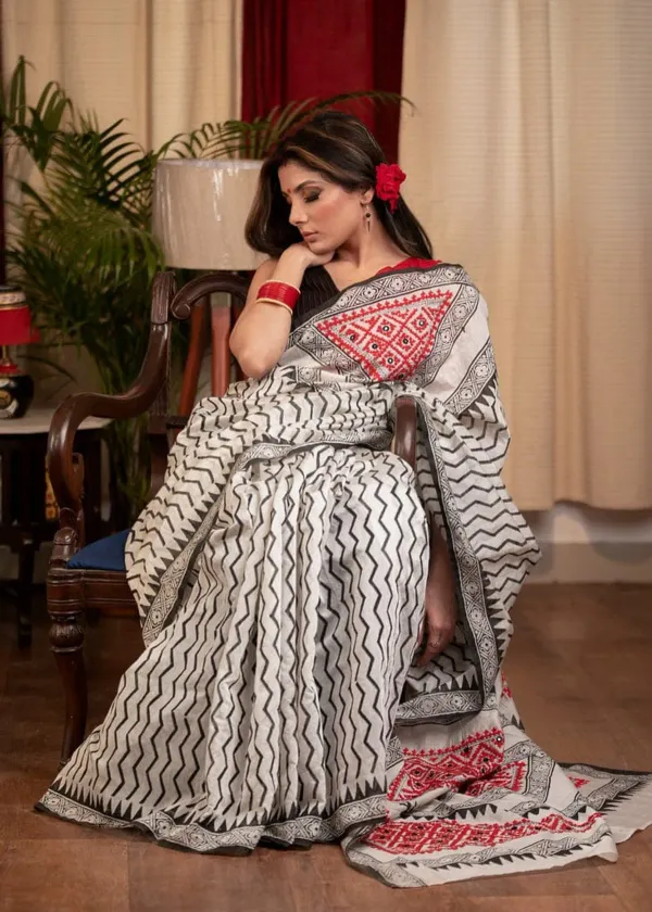 Fabulous_White_&_Red_Linen_Saree_–_Classic_Elegance