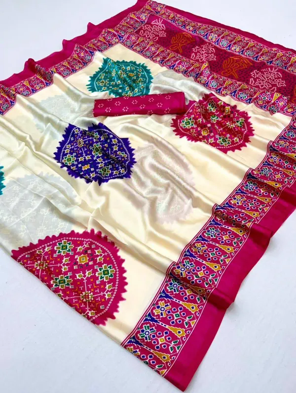 OFFWHITE_AND_PINK_KASUMBO_SAREE
